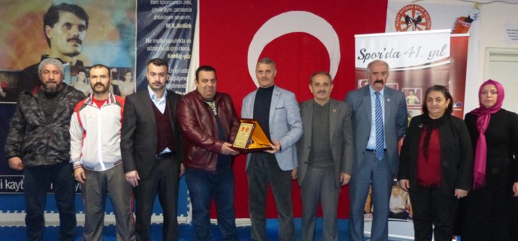 Altay’dan Gazete Ulus’a Plaket!