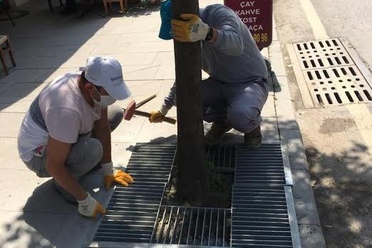 Mazgallar Kaldırımlardaki Engelleri Kaldıracak