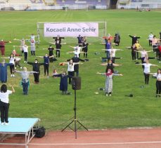 Yeni normalleşmeyle anneler stadyuma indi