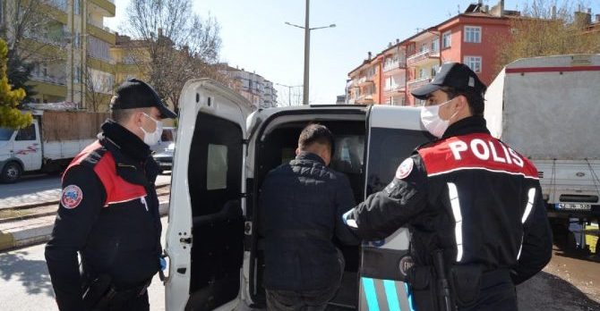 Polis denetimlerinde yakalandılar