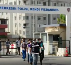 YOLCU OTOBÜSÜNDE 14 KAÇAK YAKALANDI