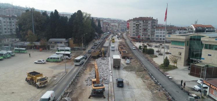 KÖPRÜLÜ KAVŞAKTA ÇALIŞMALAR HIZ KESMİYOR