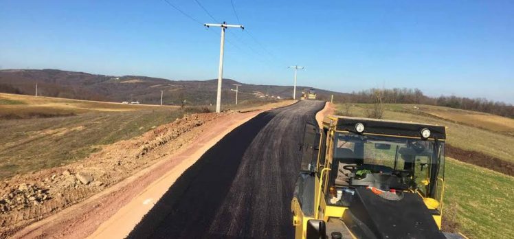 Orhaniye-Kozluca yolu asfaltlandı 5 köyü birbirine bağlıyor.