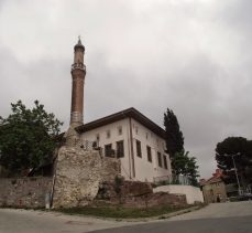 Tarihi Akçakoca Camii’ne portatif çadır