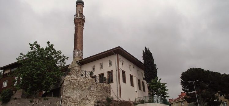 Tarihi Akçakoca Camii’ne portatif çadır