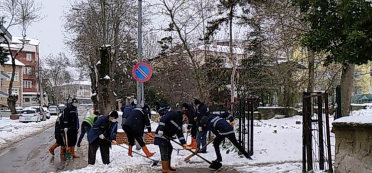 Kandıra Belediyesi 7/24 karla mücadele içinde