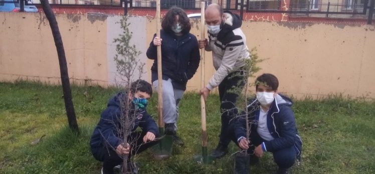 “Önem “ Projesi kapsamında öğrenciler ağaç dikti