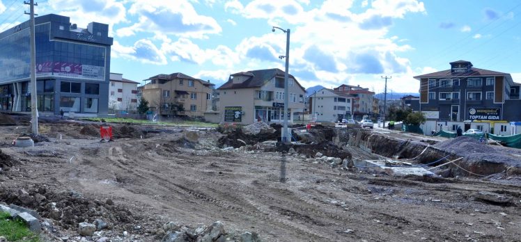 Başiskele, Selahattin Eyyubi Caddesi’nde terasman ve reglaj çalışmalarına başlandı