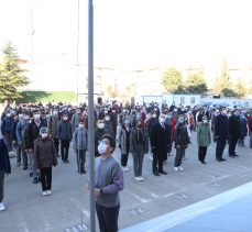 Kara ve Bıyık, öğrencilerle İstiklal Marşı’nı okudu