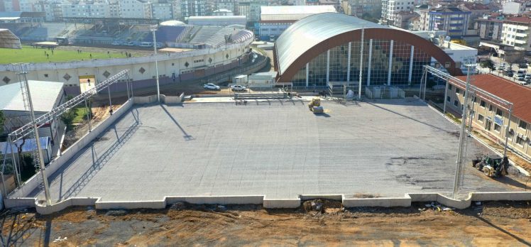 Gebze Futbol Sahası’nın zemini şekillenmeye başladı