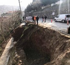 Toprak kayması olan yaya kaldırımında taş duvar yapımına başlandı