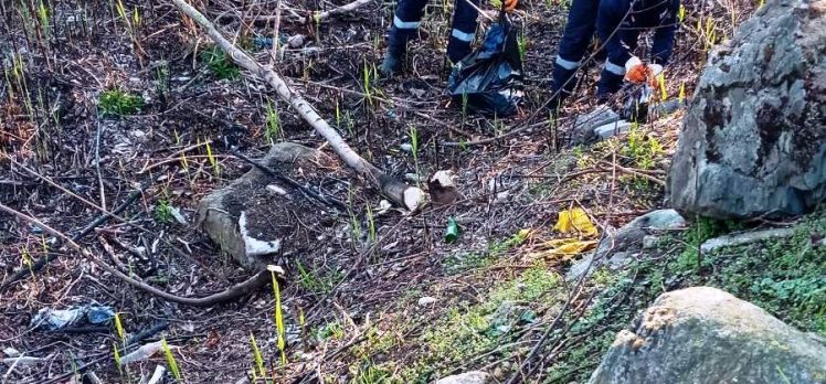 Kartepe Belediyesi’nden Kıyı Kenar Temizliği