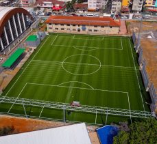 Gebze Futbol Sahasının halısı serildi