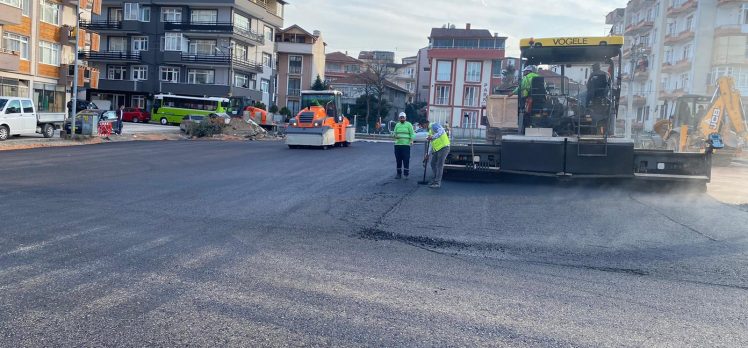 Gölcük Donanma Caddesi’ndeki otopark tamamlanıyor