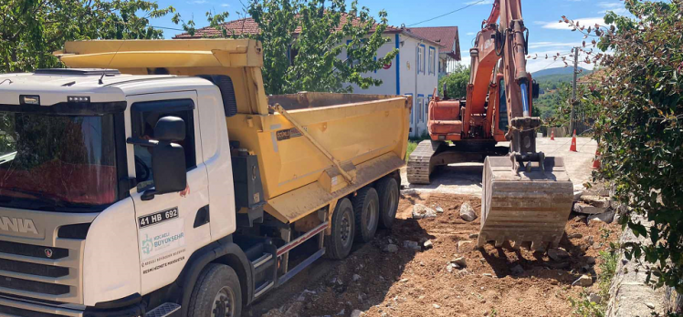 İzmit köy yollarında hummalı çalışma