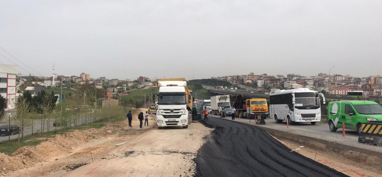 Gebze TEM Kuzey yan yollar asfalt serimi yapılıyor