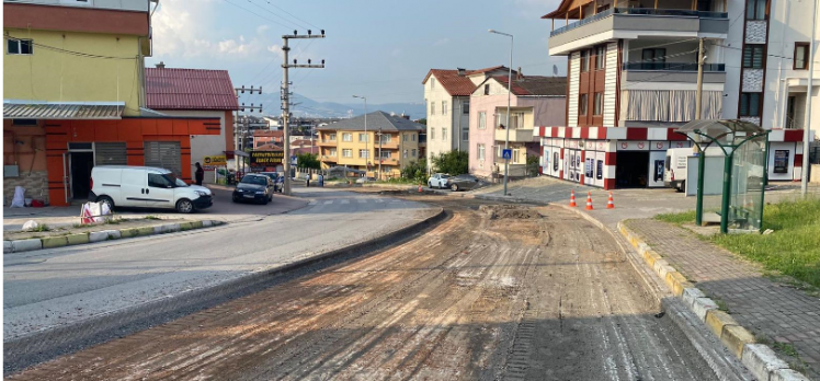 Gölcük Anafartalar Caddesi’nde  üstyapı yenileniyor