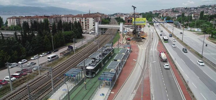 Tramvay yaya köprüsü temel kazıkları çakılmaya başlandı