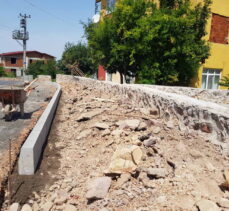 Arslanbey Karatepe Caddesi’nde sıra kaldırım imalatında