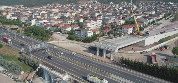 Otoyol Geçiş Köprüsü’nde  kirişler konulmaya başlandı