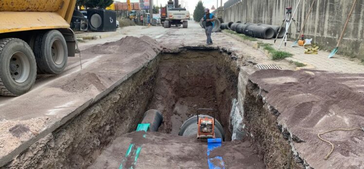 Derince İstiklal Caddesi’nde altyapı çalışmaları yapılıyor