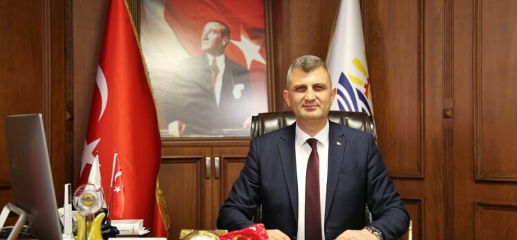 BAŞKAN SEZER: DEPREMİN İZLERİNİN SİLİNDİĞİ, GELİŞEN VE GELECEĞE UMUTLA BAKAN BİR GÖLCÜK VAR