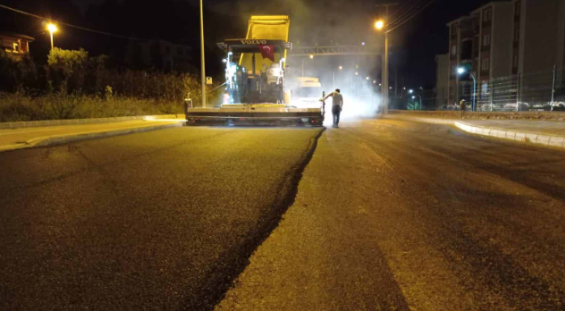 Asfaltlamada gece gündüz durmak yok