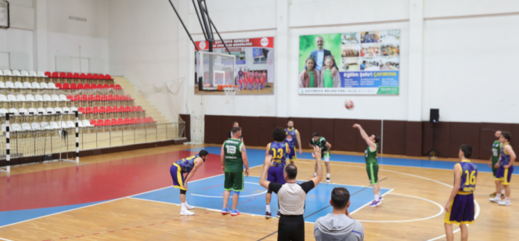 ÇESK Basketbol Takımı ilk maçına çıktı