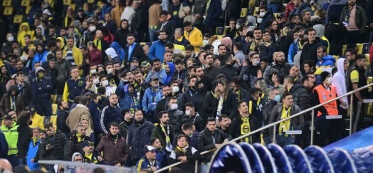 Fenerbahçe taraftarı yönetimi istifaya çağırdı