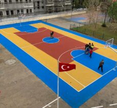 İzmit Edebali Ortaokuluna basketbol ve voleybol sahası