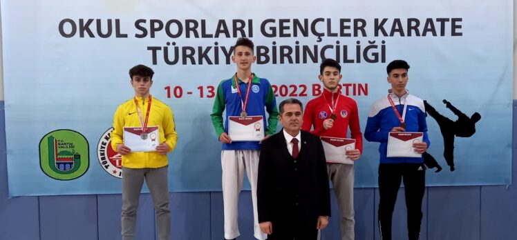 ÇESK karate sporcularından 1 altın 1 gümüş