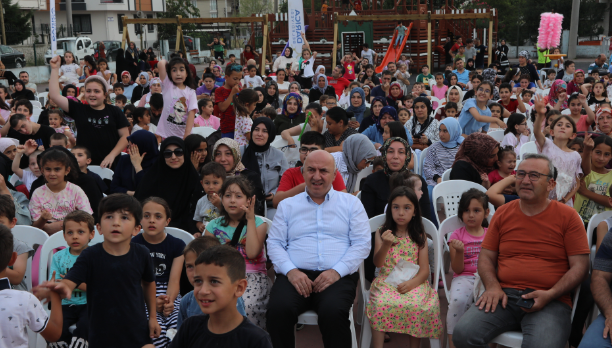 Çocuklar her şeyin en güzelini hak ediyor