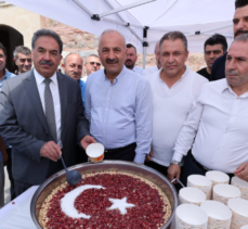 Kaymakam Güler ve Başkan Büyükgöz’den aşure ikramı