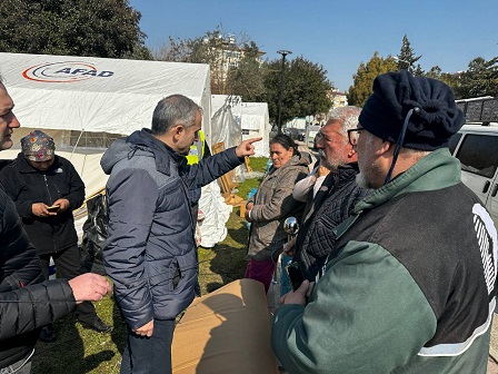 <strong>Çayırova Belediyesi, Hatay Defne’de yaraları sarıyor</strong>