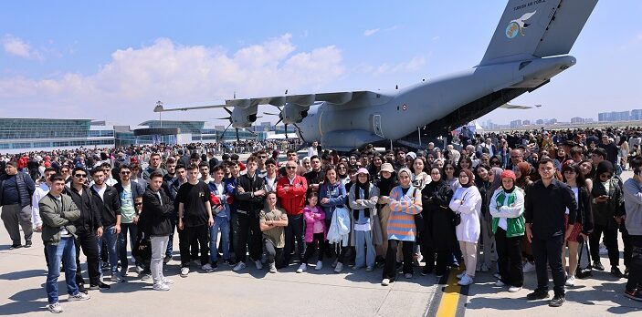 Başkan Bıyık, Darıcalı gençlerle Teknofest’e gitti