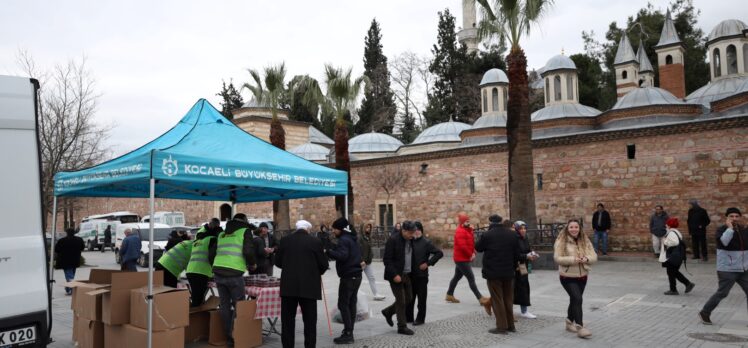 Çoban Mustafapaşa Cami’nde   simit ve tatlı ikramı